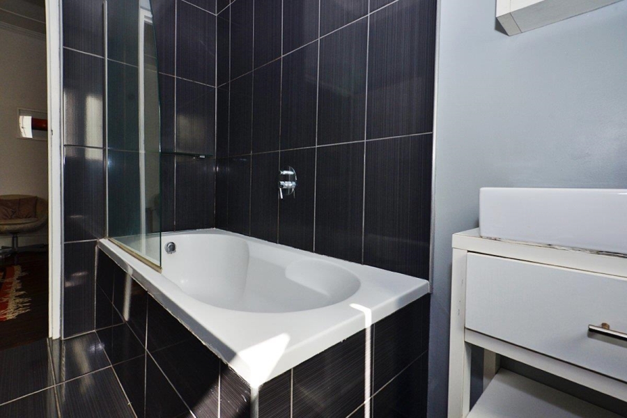 To Let 2 Bedroom Property for Rent in Sea Point Western Cape
